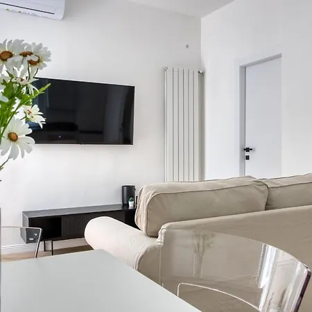 Apartamento Joivy Stunning Flat With Balcony Milão