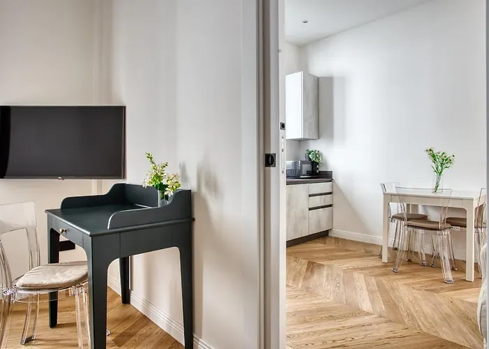 Apartment Joivy Stunning Flat With Balcony Mailand