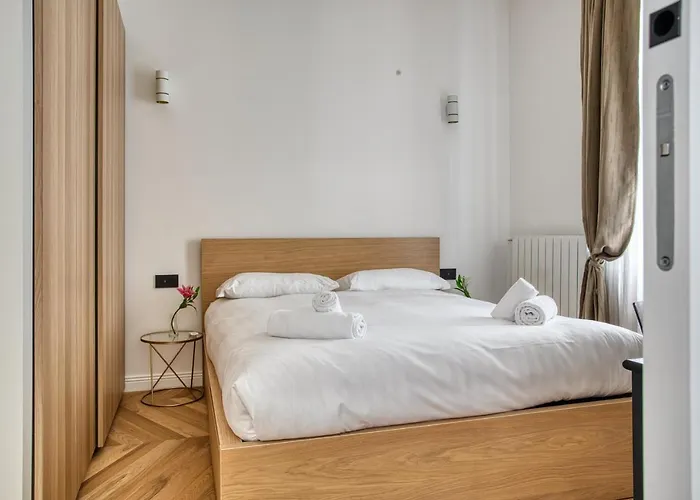 Apartment Joivy Stunning Flat With Balcony Mailand